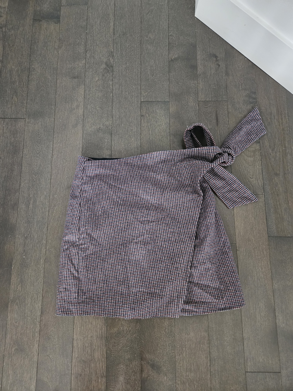 Aritzia Wilfred Purple and Black Checked Tie-Waist Mini Skirt